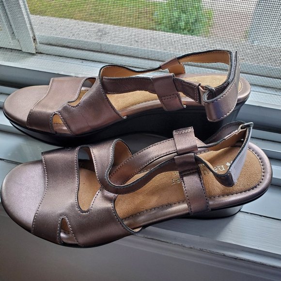Naturalizer Bronze Sandals - Picture 6 of 6